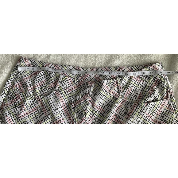 Page& Tuttle Women’s Bermuda/Golf Shorts White With Mixed Colors, Size 16. - Picture 5 of 7
